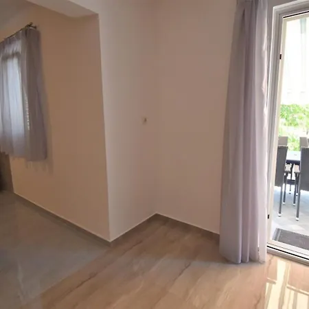 Branka - 80 M From *